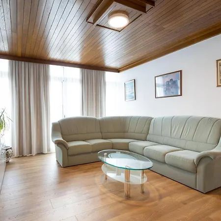 Family - Vranjes بيت ضيافة ماكارسكا