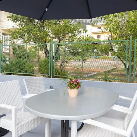 بيت ضيافة Family - Vranjes ماكارسكا