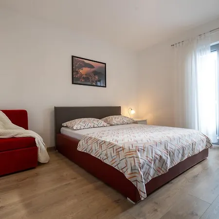 بيت ضيافة Family - Vranjes ماكارسكا