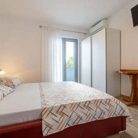 Family - Vranjes بيت ضيافة ماكارسكا