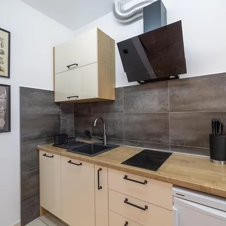 Family - Vranjes بيت ضيافة ماكارسكا