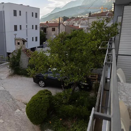 Family - Vranjes بيت ضيافة ماكارسكا