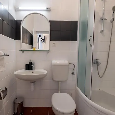 Family - Vranjes 3* ماكارسكا