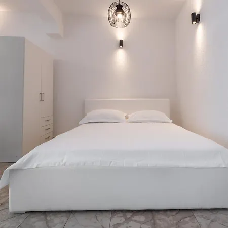 Family - Vranjes بيت ضيافة